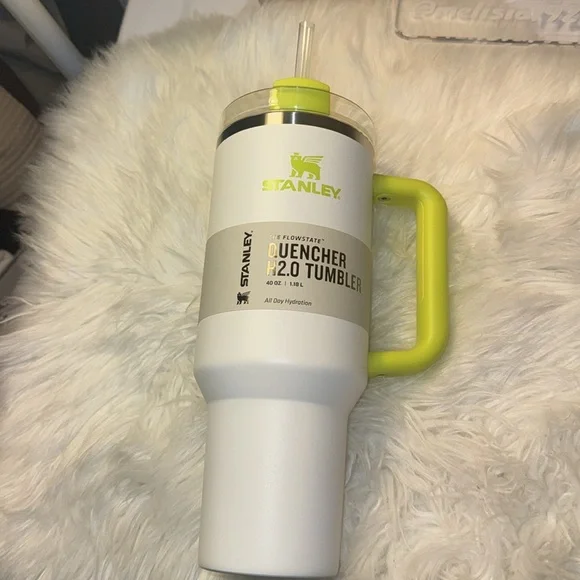 Stanley Quencher H2.O 40 Oz Electric Yellow/white BRAND NEW 💛 Target Exclusive - Picture 4 of 4